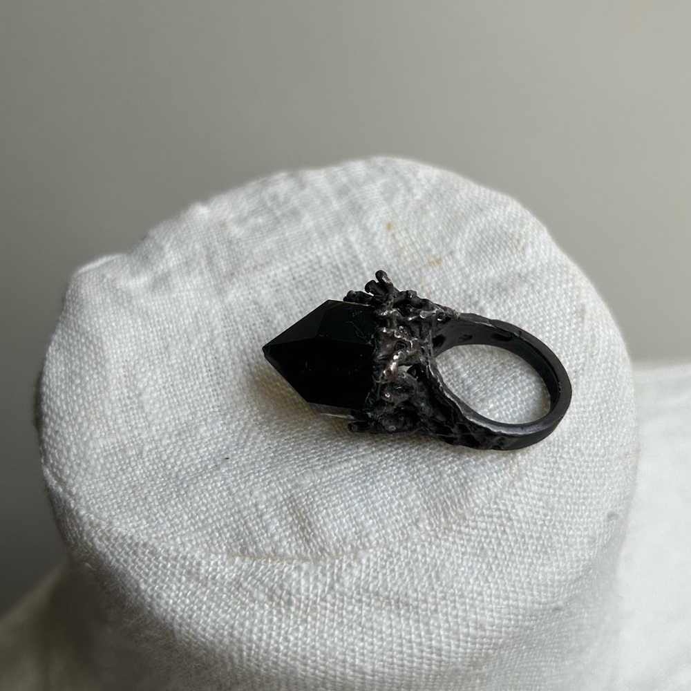 BLACK SOLV Quartz Point Ring Size 6